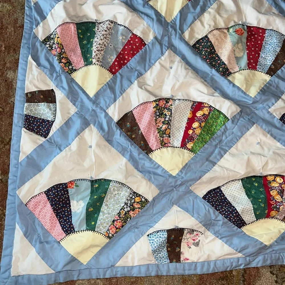 Vintage handmade quilt 70” x 82”